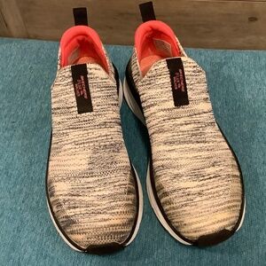 Skechers D lux walkers 8